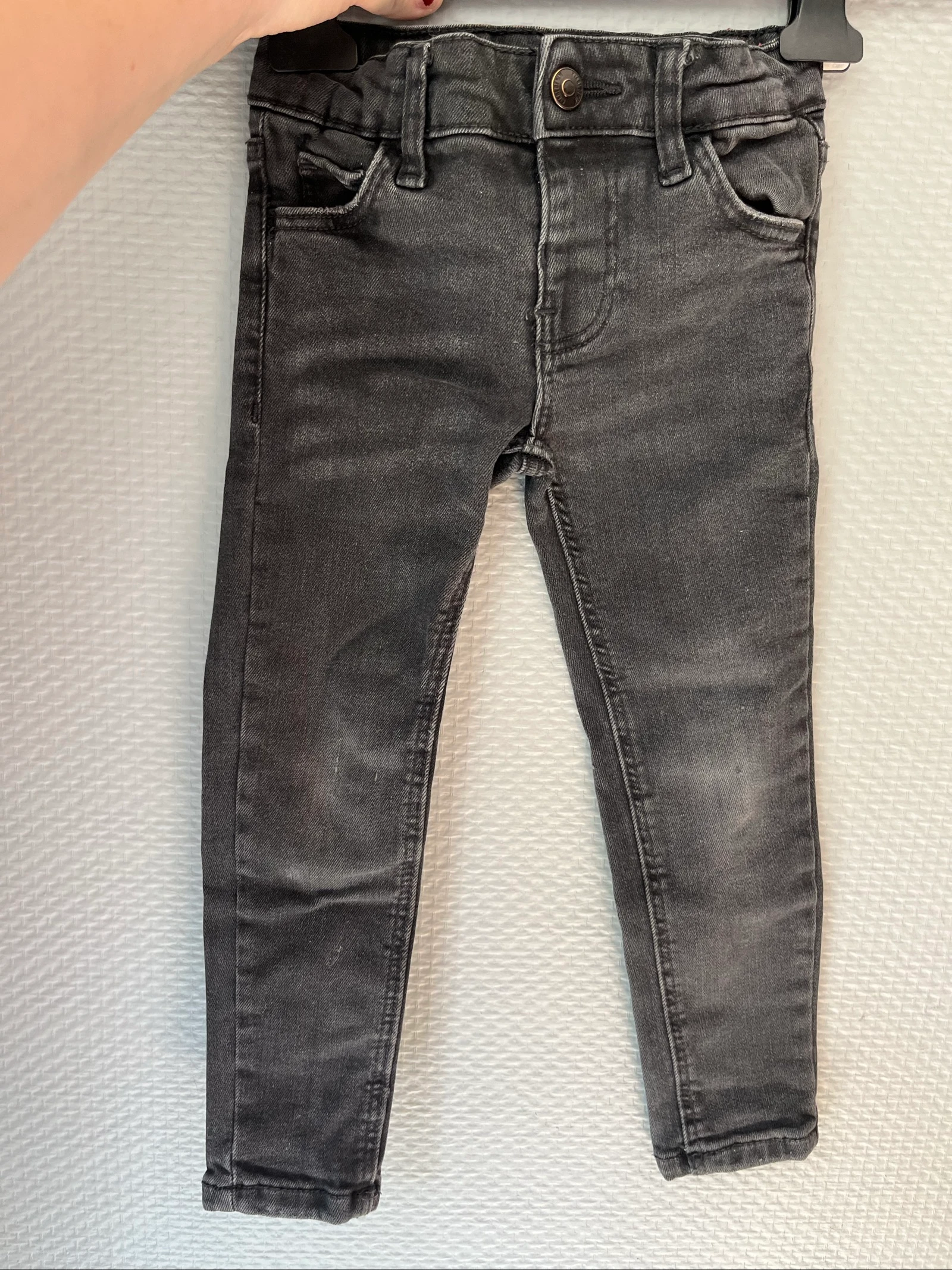 Jean skinny noir délavé Kiabi 3 ans (90-97cm) - Léger blanchissement genou